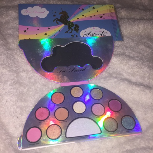Too faced unicorn palette - Picture 2 of 4